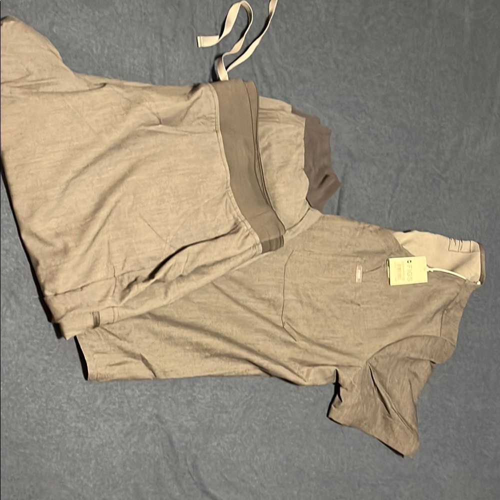 Figs Women's Scrub Set in Gray